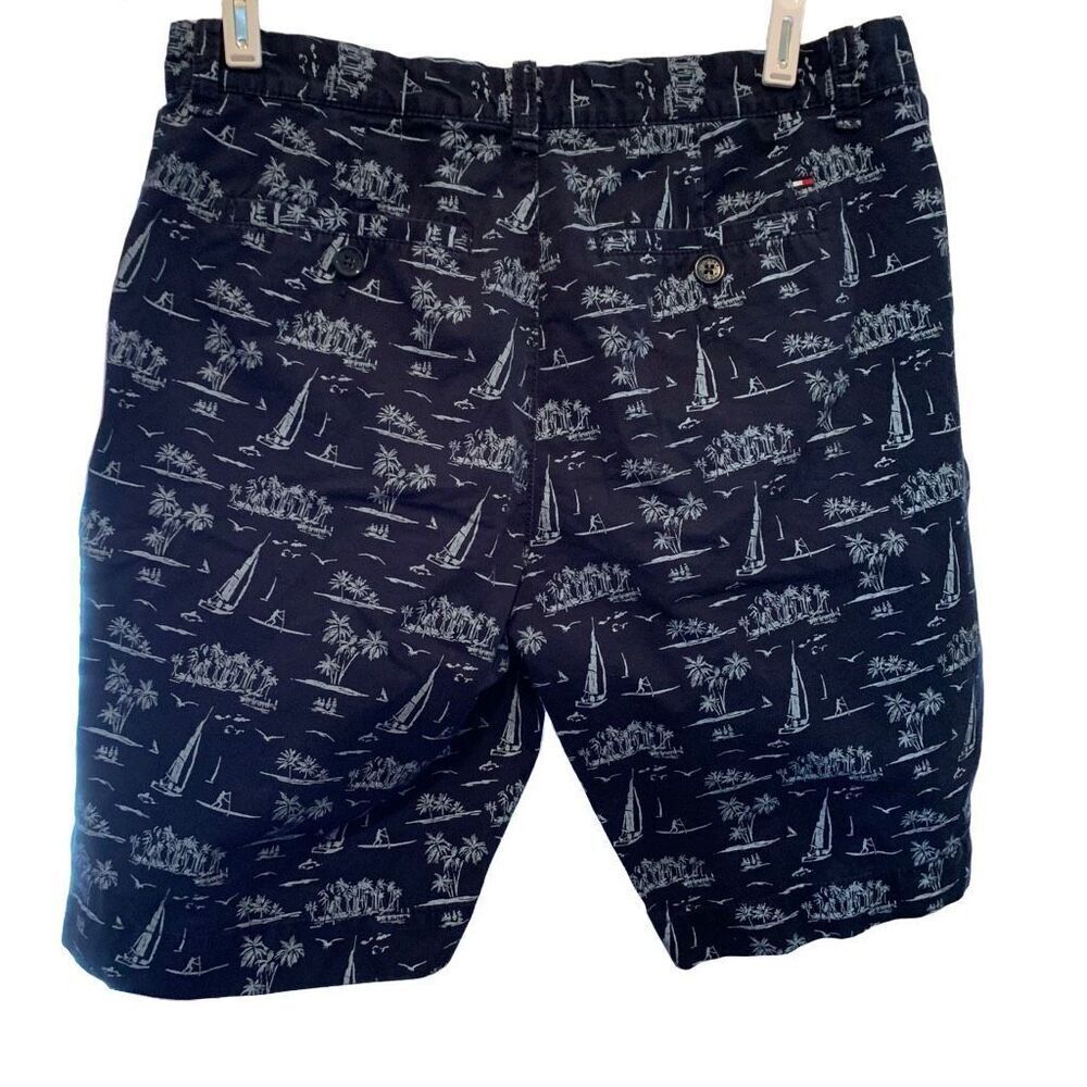 Tommy Hilfiger Size 33 Blue Hawaiian Print Shorts